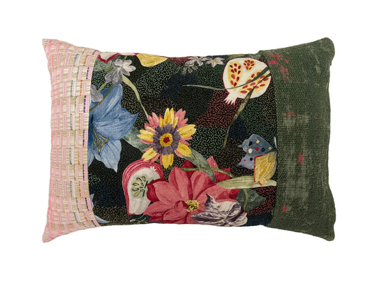 Sierkussen met bloemen